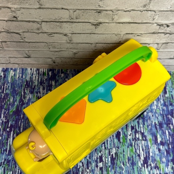 CoComelon Musical Learning Bus Number and Letter Recognition Phonetics - Picture 11 of 17